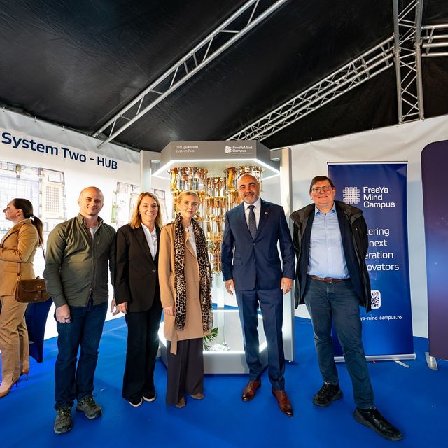 Scale model of the IBM Quantum System Two at the FreeYa Mind Quantum Site; guests, IBM representatives and the FreeYa Mind Campus team